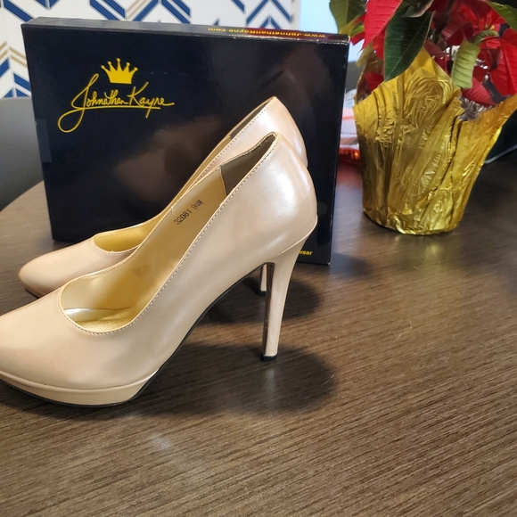 Johnathan Kayne "Barbara" Champagne Heels 9.5M - Picture 4 of 10
